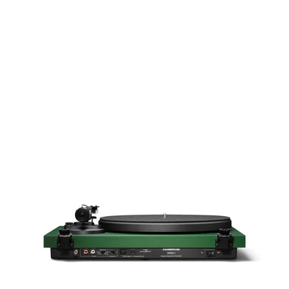 Rückseite des Cambridge Audio Spira in Grün mit Anschlüssen, ohne Staubschutzhaube.