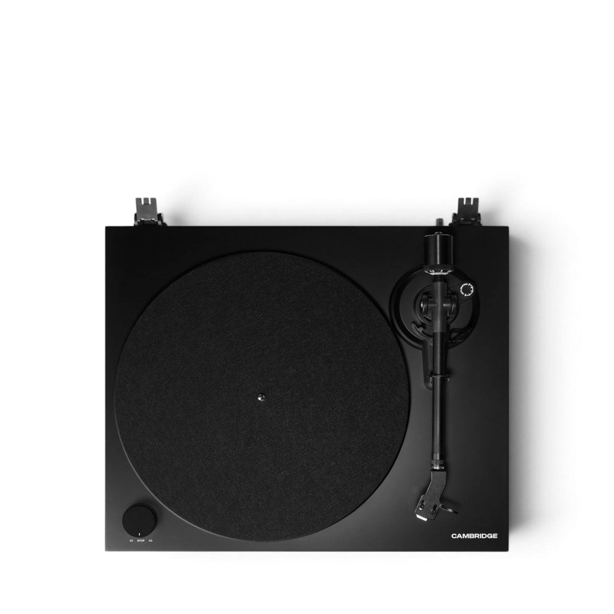 Cambridge Audio Spira in Schwarz von oben mit Plattenteller und Tonarm.