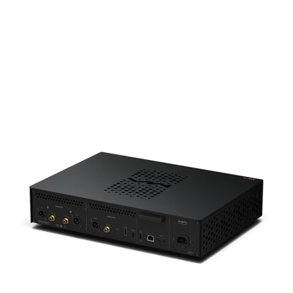 Matrix Audio MS-1c in Schwarz, schräge Rückansicht mit Anschlussfeld und seitlichen Lüftungsöffnungen.
