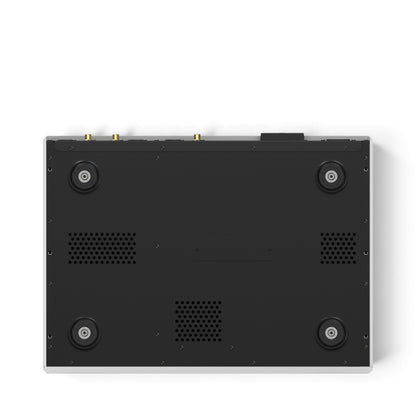 Matrix Audio MS-1c in Silber, Unterseite mit vier Gerätefüßen und Lüftungsöffnungen.