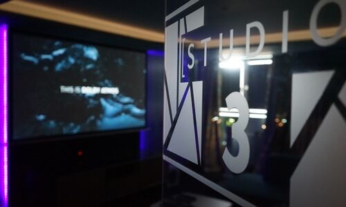 Studio 3 Blick von der Tür in den Heimkino Raum